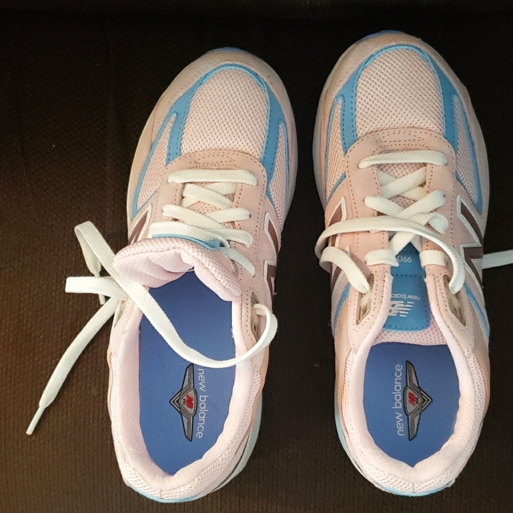 New balance tennis shoes
